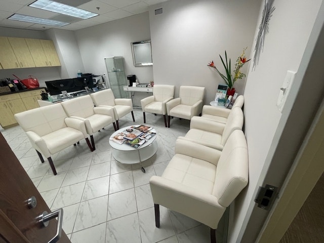 5530 Wisconsin Ave, Chevy Chase, MD for lease - Interior Photo - Image 3 of 24