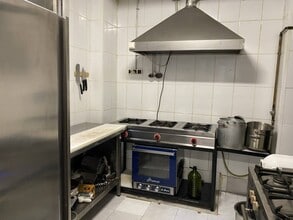 Retail in Barcelona, Barcelona for lease Interior Photo- Image 2 of 6