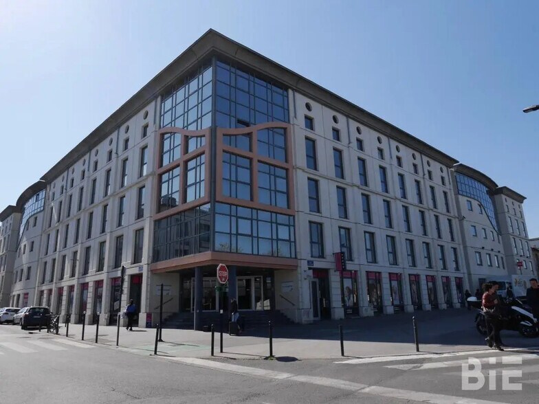 Office in Bordeaux for lease - Building Photo - Image 1 of 13