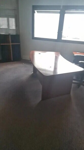 Office in Rillieux-la-Pape for lease - Interior Photo - Image 2 of 3