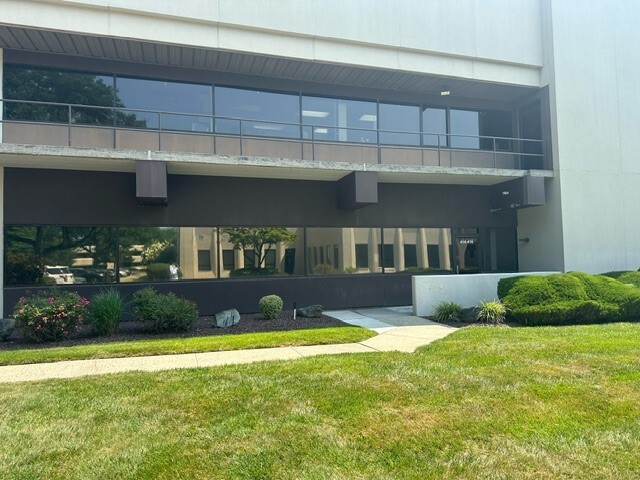 400 Airport Executive Park, Nanuet, NY for lease Building Photo- Image 1 of 5