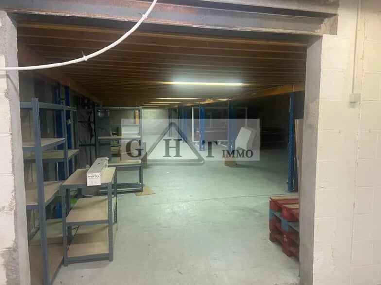 Industrial in Montreuil for lease - Interior Photo - Image 3 of 4