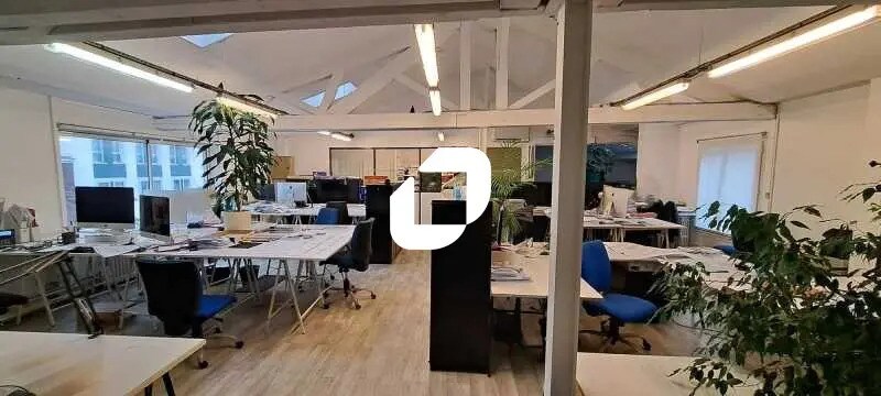 Location Bureaux 386 m² - Photo 1