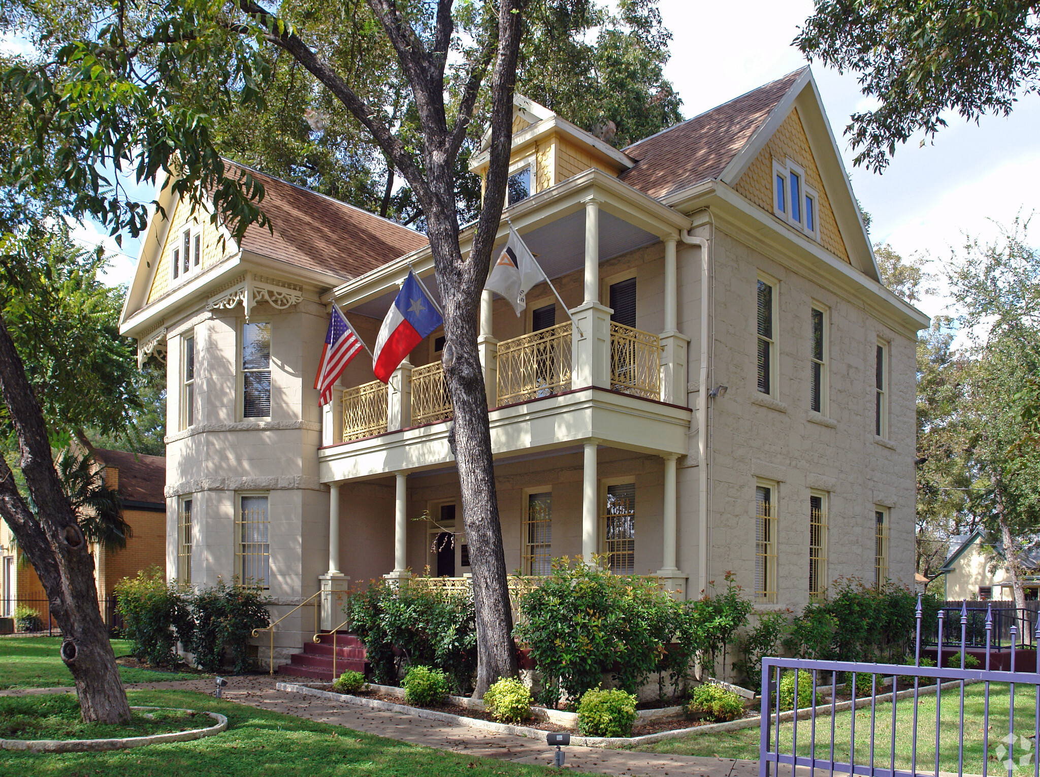 1402 E Cesar Chavez St, Austin, TX for lease Building Photo- Image 1 of 18