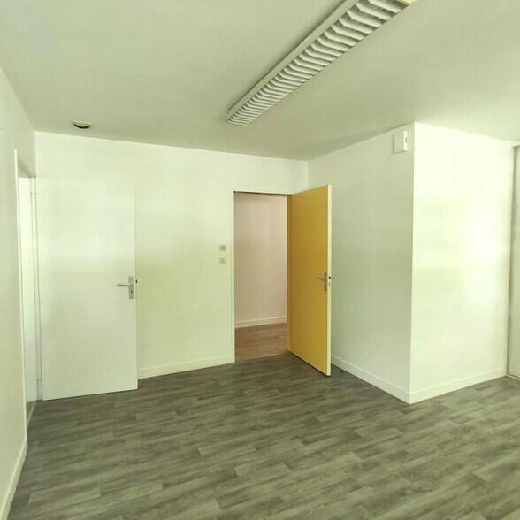 Office in Saint-Sébastien-sur-Loire for lease - Interior Photo - Image 2 of 4