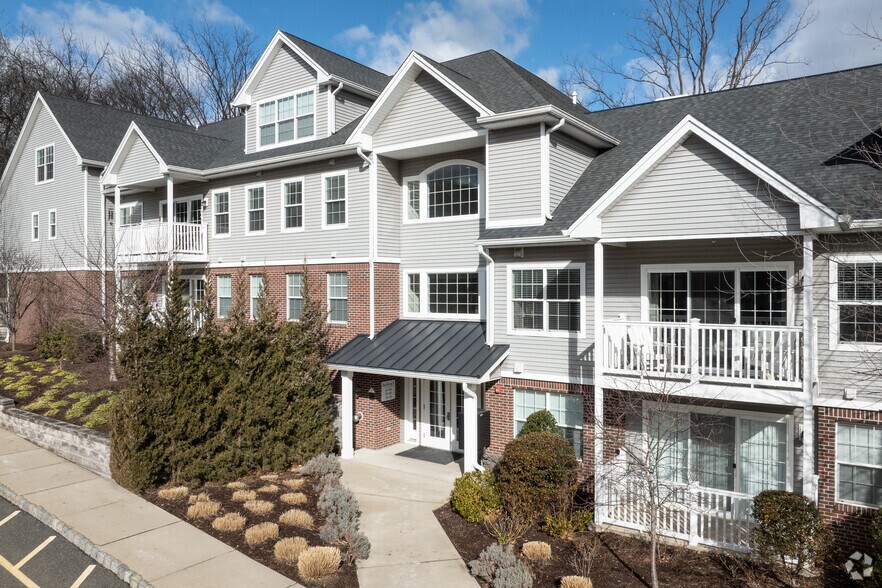 2-48 Grove Ave, Cedar Grove, NJ for sale - Primary Photo - Image 1 of 1