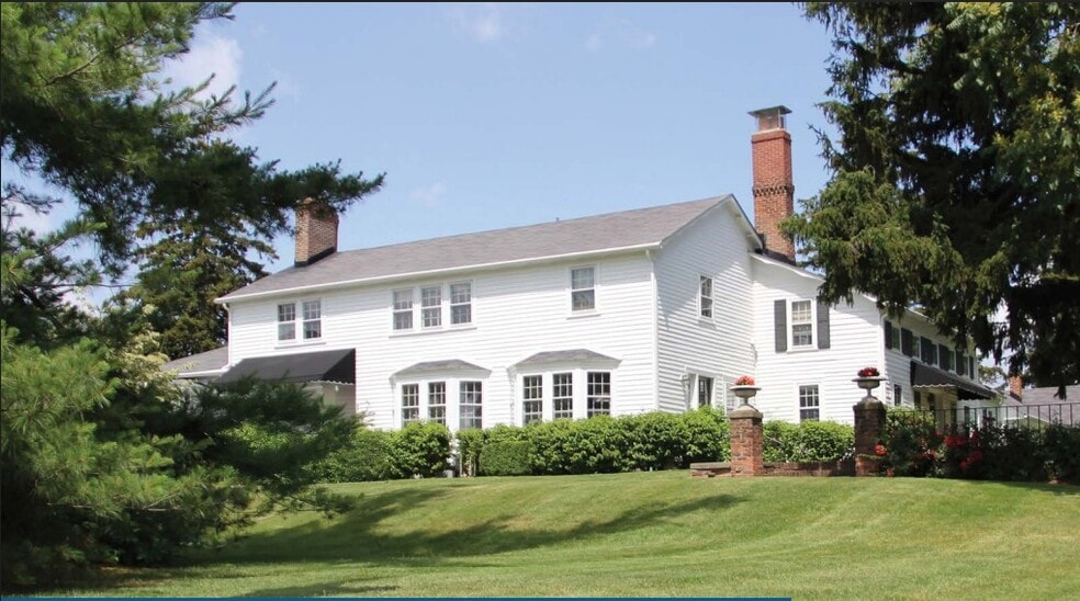 2 & 18 LONE PINE portfolio of 2 properties for sale on LoopNet.com - Primary Photo - Image 1 of 2