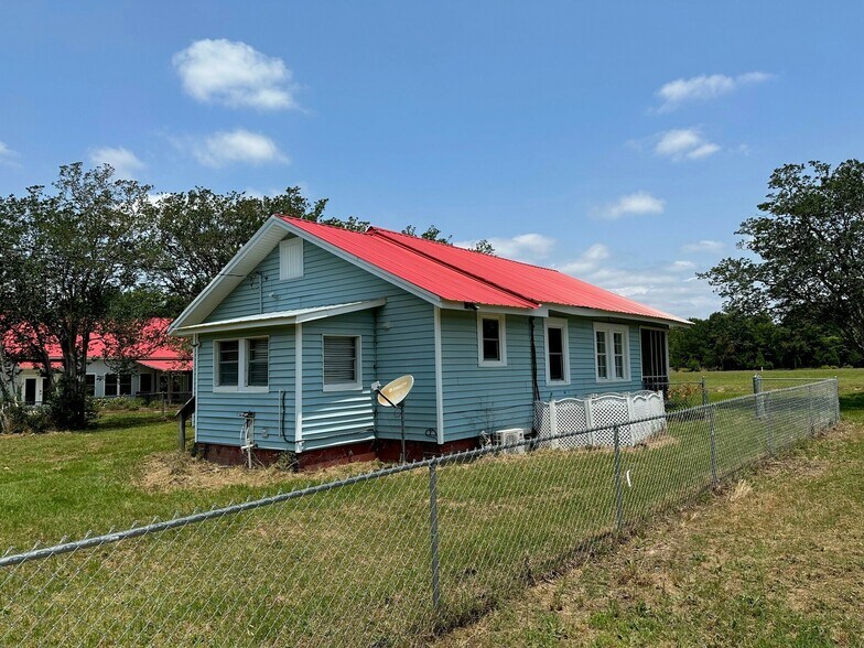 2884 Pine Log Rd, Warrenville, SC 29851 Kennel/Boarding Facility and