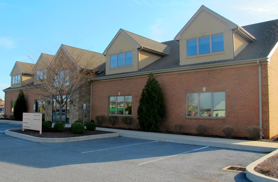 960 E Main St, Mount Joy, PA for lease - Primary Photo - Image 1 of 14