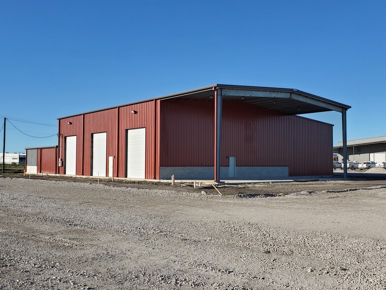 1253 Southern Minerals Rd, Corpus Christi, TX for lease - Building Photo - Image 2 of 4