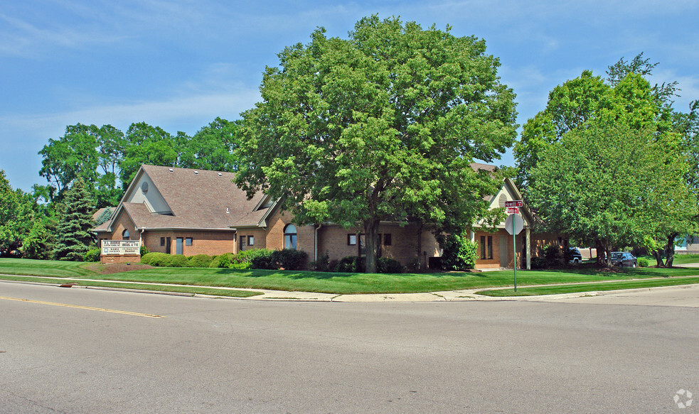 5975 Kentshire Dr, Kettering, OH for lease - Building Photo - Image 3 of 15