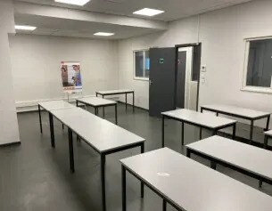 1 Rue Jules Serval, Vénissieux for lease - Interior Photo - Image 2 of 2