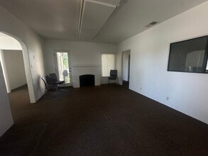 2017 Brundage Ln, Bakersfield, CA for lease Building Photo- Image 2 of 15