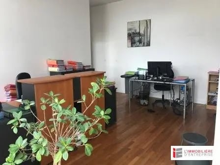 Office in Lorient for lease - Interior Photo - Image 2 of 2