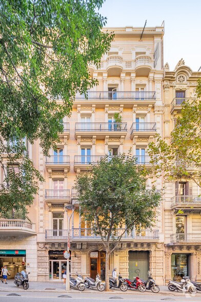 Carrer de Pau Claris, 172, Barcelona, Barcelona for lease - Building Photo - Image 1 of 2
