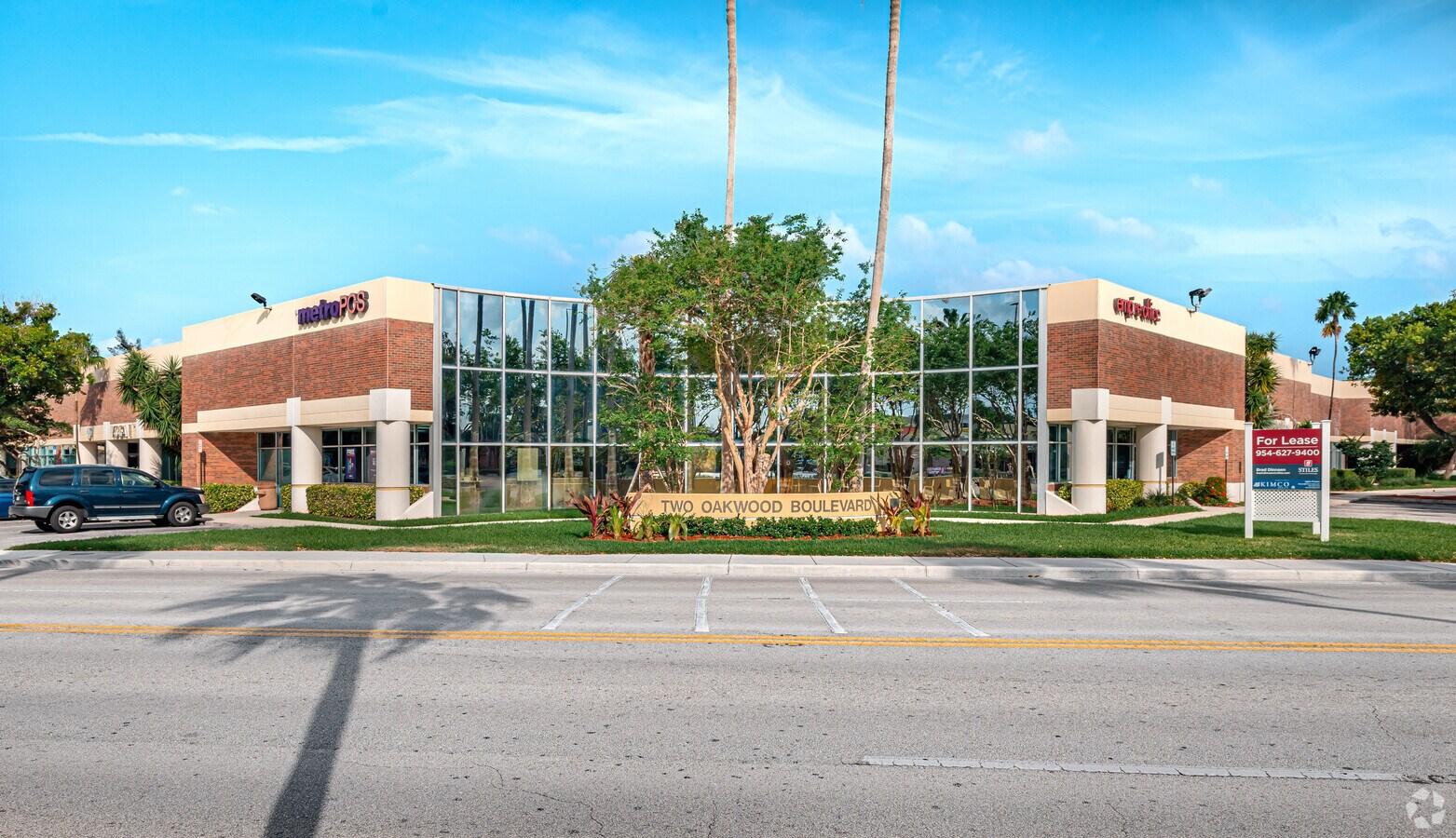 2 Oakwood Blvd, Hollywood, FL 33020