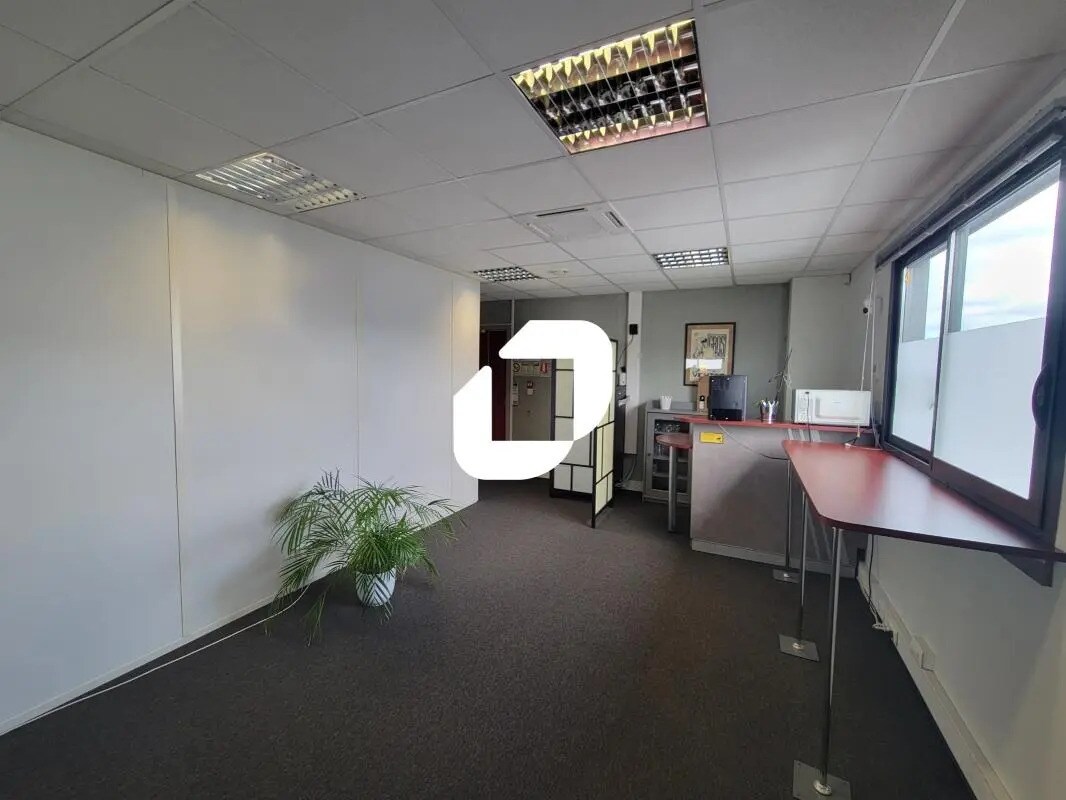 Office in Saint-Sébastien-sur-Loire for lease Interior Photo- Image 1 of 6