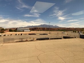 475 S Donlee Dr, St George, UT for lease Interior Photo- Image 2 of 10