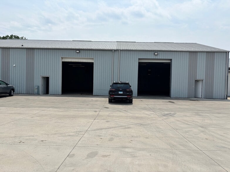 2428 W Wadsworth Rd, Waukegan, IL for lease - Building Photo - Image 3 of 3