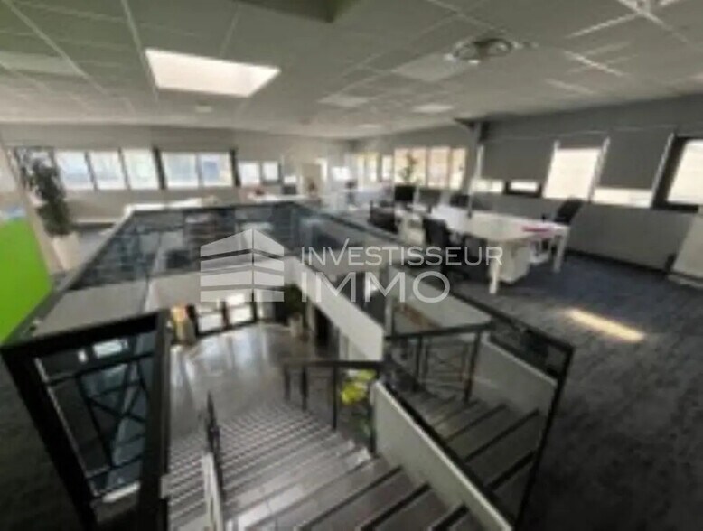 Office in Noisy-le-Sec for sale - Interior Photo - Image 2 of 3