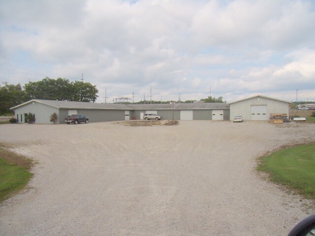 135 E Wendell Jacob Ave, Angola, IN for sale - Building Photo - Image 1 of 1