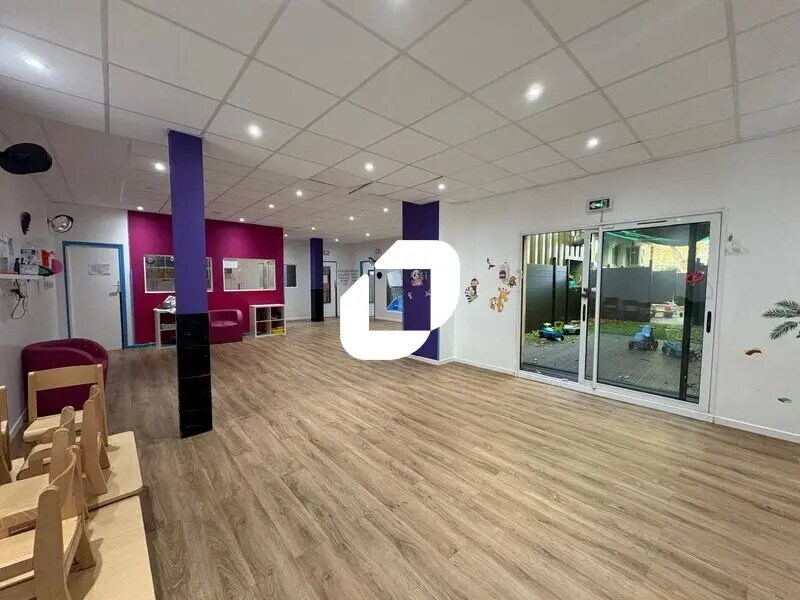 Office in Montigny-le-Bretonneux for lease Building Photo- Image 1 of 15