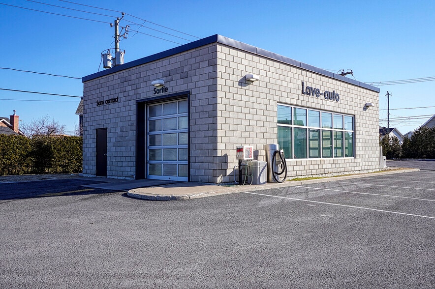 405-415 Rue De Carillon, Saint-jean-sur-richelieu, QC for sale - Building Photo - Image 2 of 6