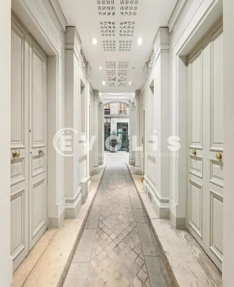 Office in Paris for lease - Building Photo - Image 2 of 8