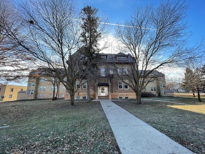 729 W Cedar St, Cherokee, IA for sale - Primary Photo - Image 1 of 1