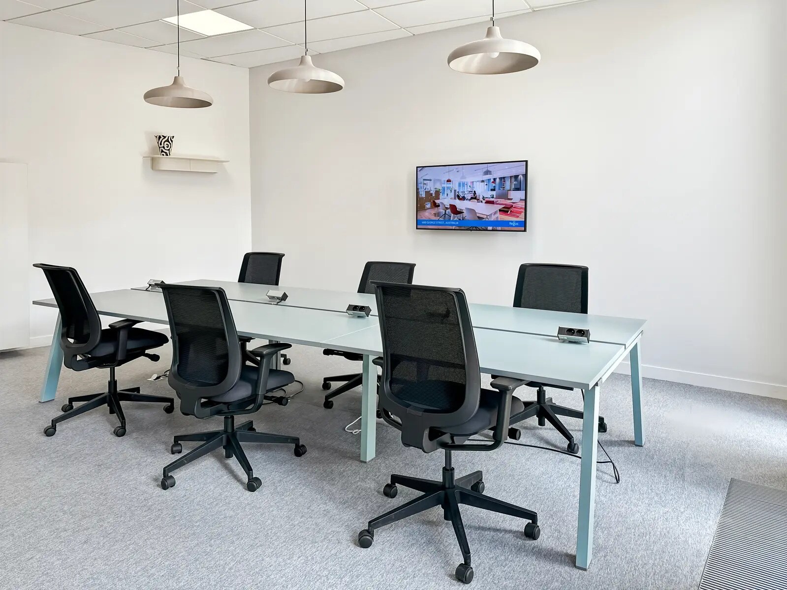 Office in Grenoble for lease Interior Photo- Image 1 of 11