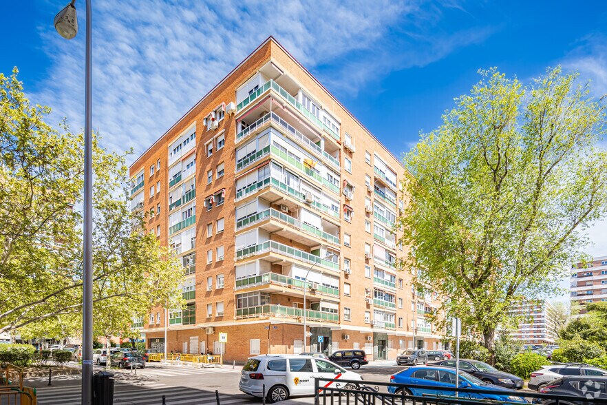 Office in Madrid, Madrid for lease - Building Photo - Image 2 of 8