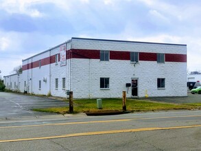 6060 Executive Blvd, Dayton, OH for lease Building Photo- Image 2 of 3