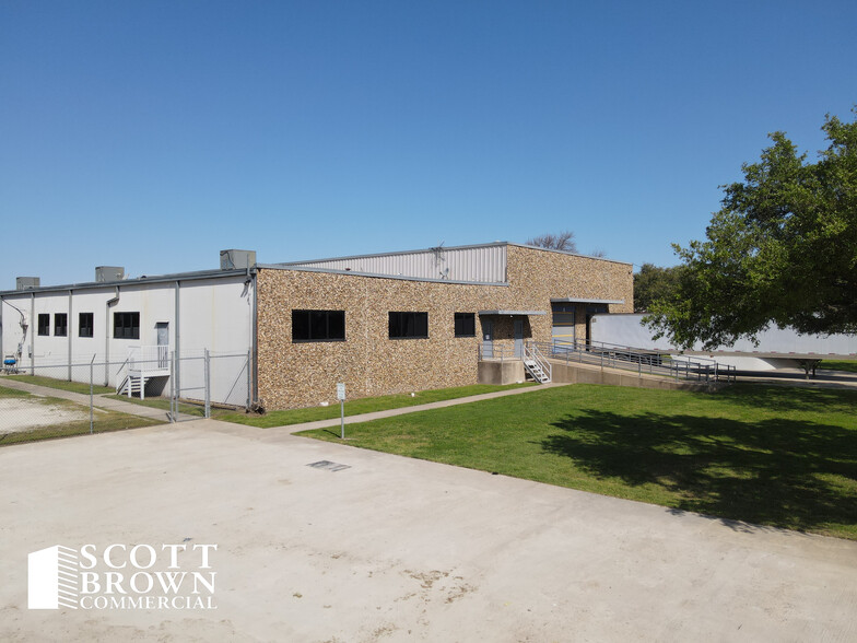 1101 Woods St, Gainesville, TX for lease - Building Photo - Image 1 of 13