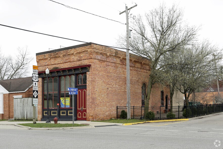200 E Bridge St, Plainwell, MI for sale - Primary Photo - Image 1 of 1