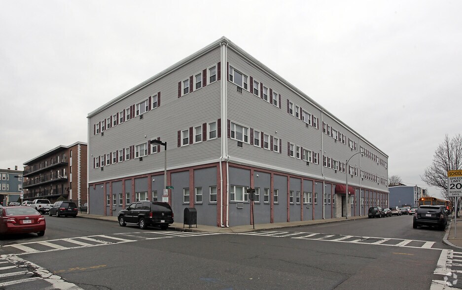 740 E 7th St, Boston, MA for sale - Primary Photo - Image 1 of 2