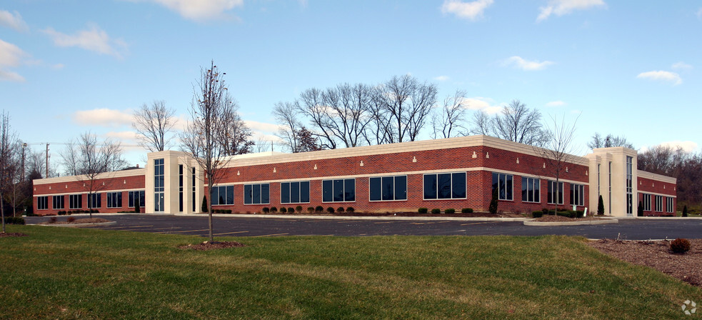 3060 Little Hills Expy, Saint Charles, MO for sale - Building Photo - Image 2 of 15