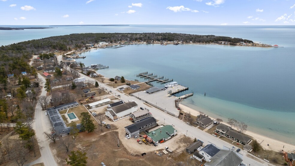 Beaver Island Bar and Restaurant portfolio of 2 properties for sale on LoopNet.com - Building Photo - Image 2 of 129