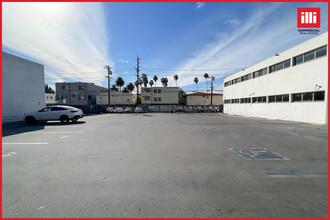 543 N Fairfax Ave, Los Angeles, CA for lease Building Photo- Image 2 of 8