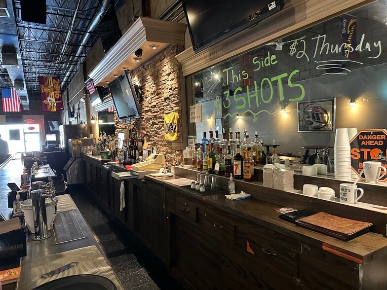 22530 Lake Shore Blvd, Euclid, OH for lease - Building Photo - Image 2 of 6