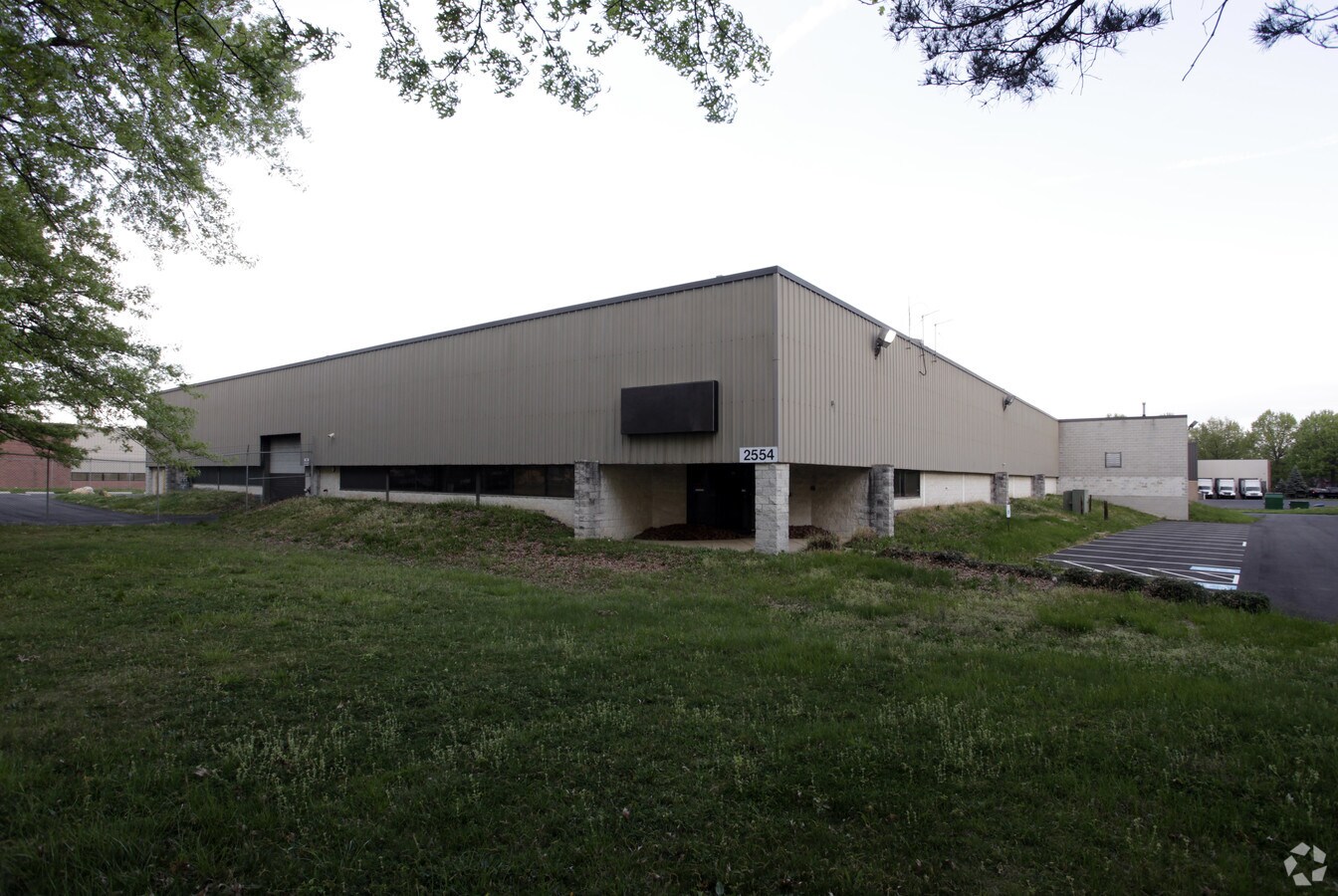 2554 Ford Rd, Bristol, PA 19007