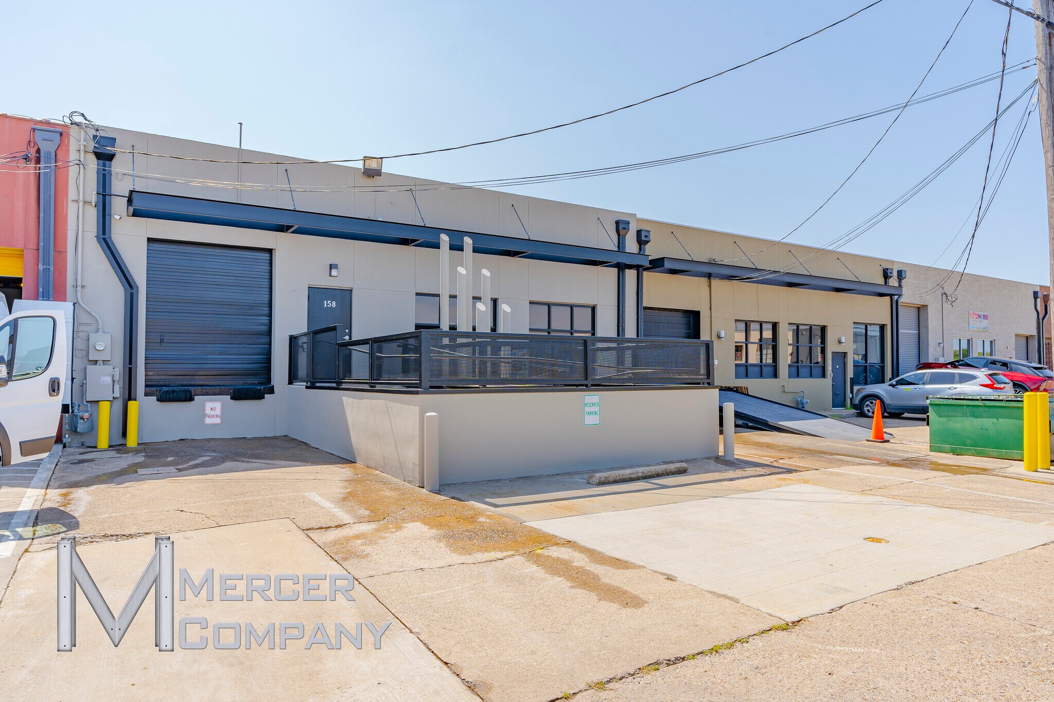 158 Express St, Dallas, TX for lease Building Photo- Image 1 of 7