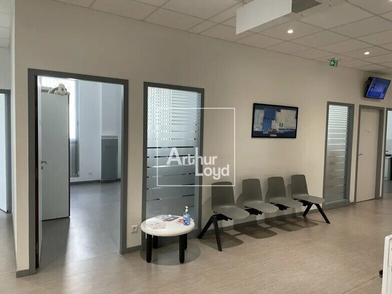 Office in Lieusaint for sale - Interior Photo - Image 2 of 3