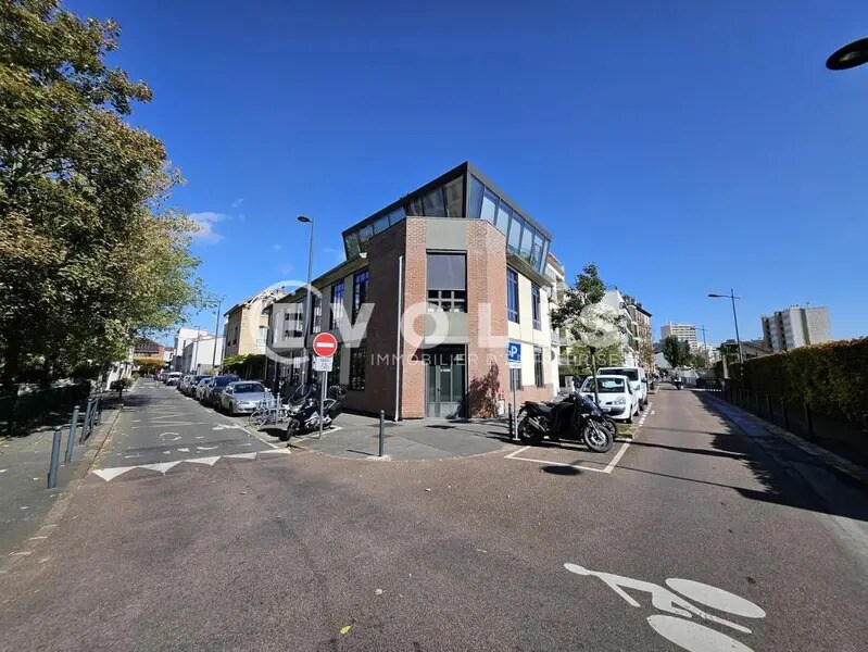Office in Vanves for lease Building Photo- Image 1 of 22