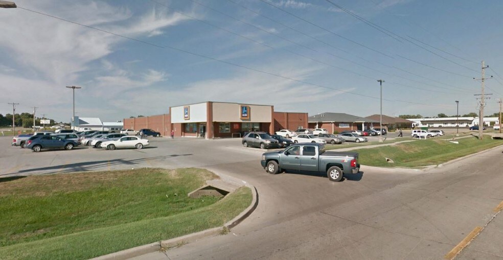 1111 W Ferdon St, Litchfield, IL for sale - Building Photo - Image 1 of 1