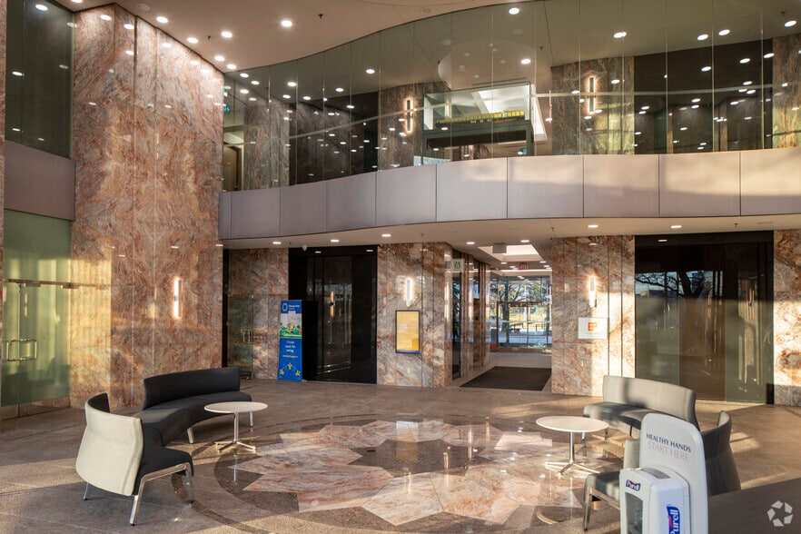 2810 Matheson Blvd E, Mississauga, ON for lease - Lobby - Image 2 of 6