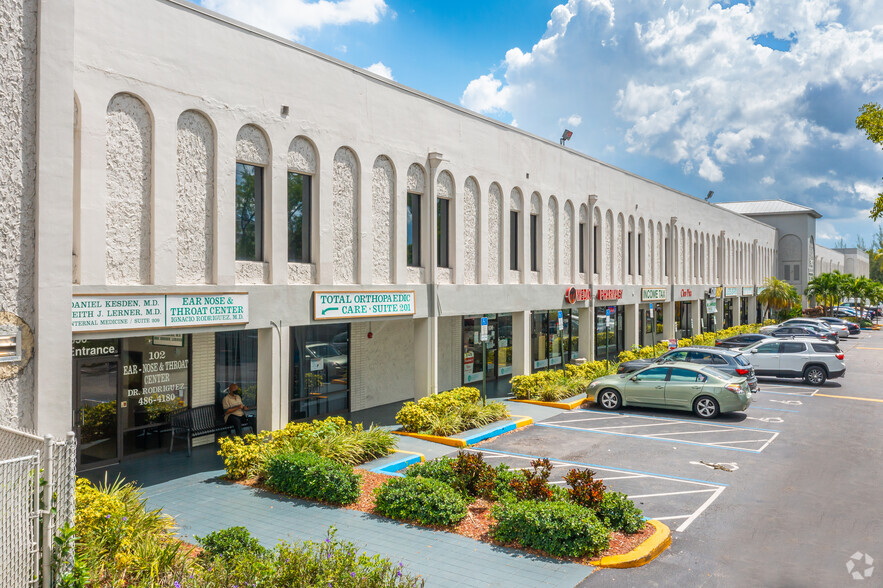 4850 W Oakland Park Blvd, Lauderdale Lakes, FL for lease - Primary Photo - Image 1 of 7