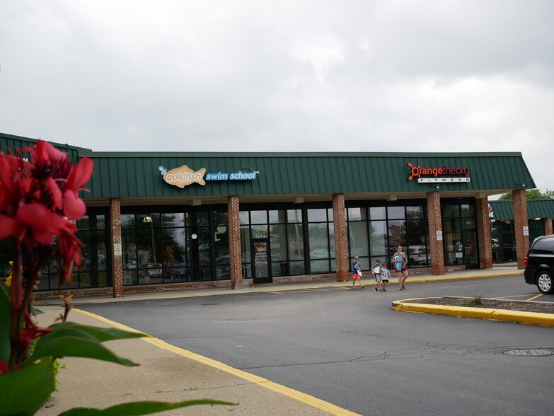 3055-3161 Dundee Rd, Northbrook, IL for lease - Building Photo - Image 2 of 6