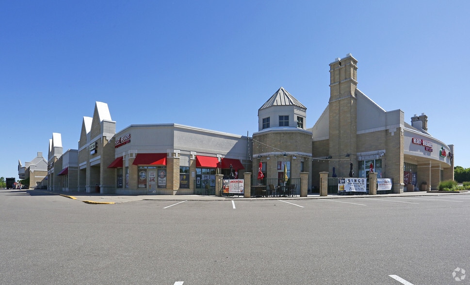 200-244 Pioneer Trl, Chaska, MN for sale - Primary Photo - Image 1 of 14