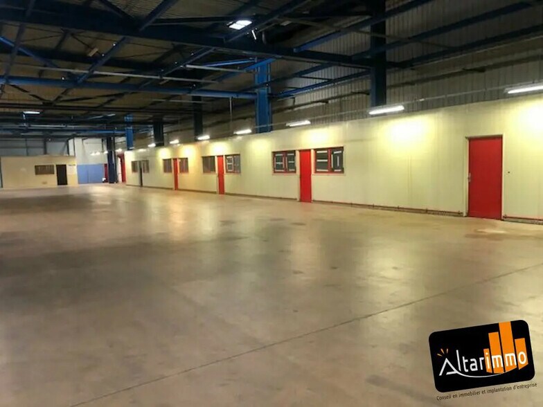 Flex in Lucé for lease - Building Photo - Image 2 of 6