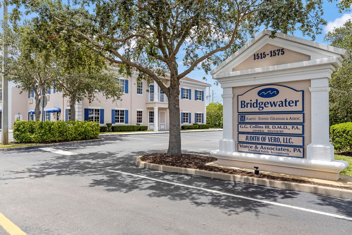 1575 Indian River Blvd, Vero Beach, FL 32960